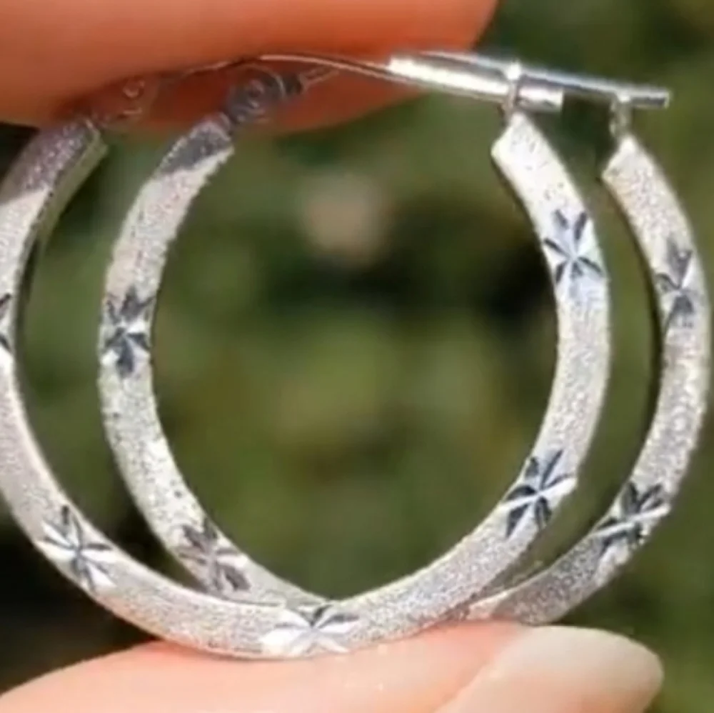 Hoops - Picture 4 of 4